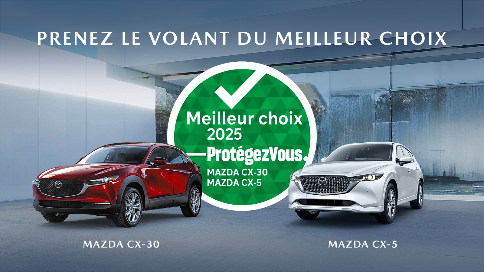 Vue de face du Mazda CX-30 rouge à côté du Mazda CX-5.