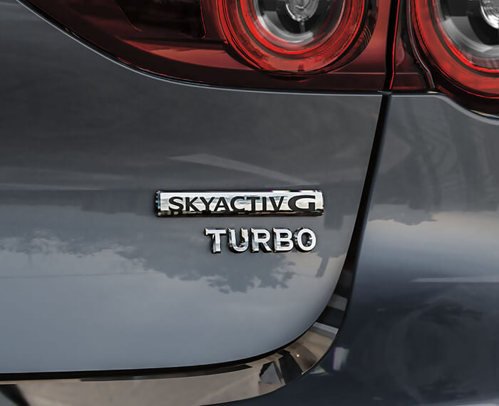 Gros plan de l’emblème Skyactiv-G Turbo.
